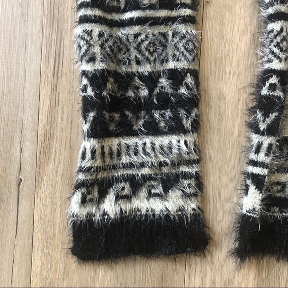 🔥SALE - any 4/$20. Kids Scarf - Picture 2 of 3